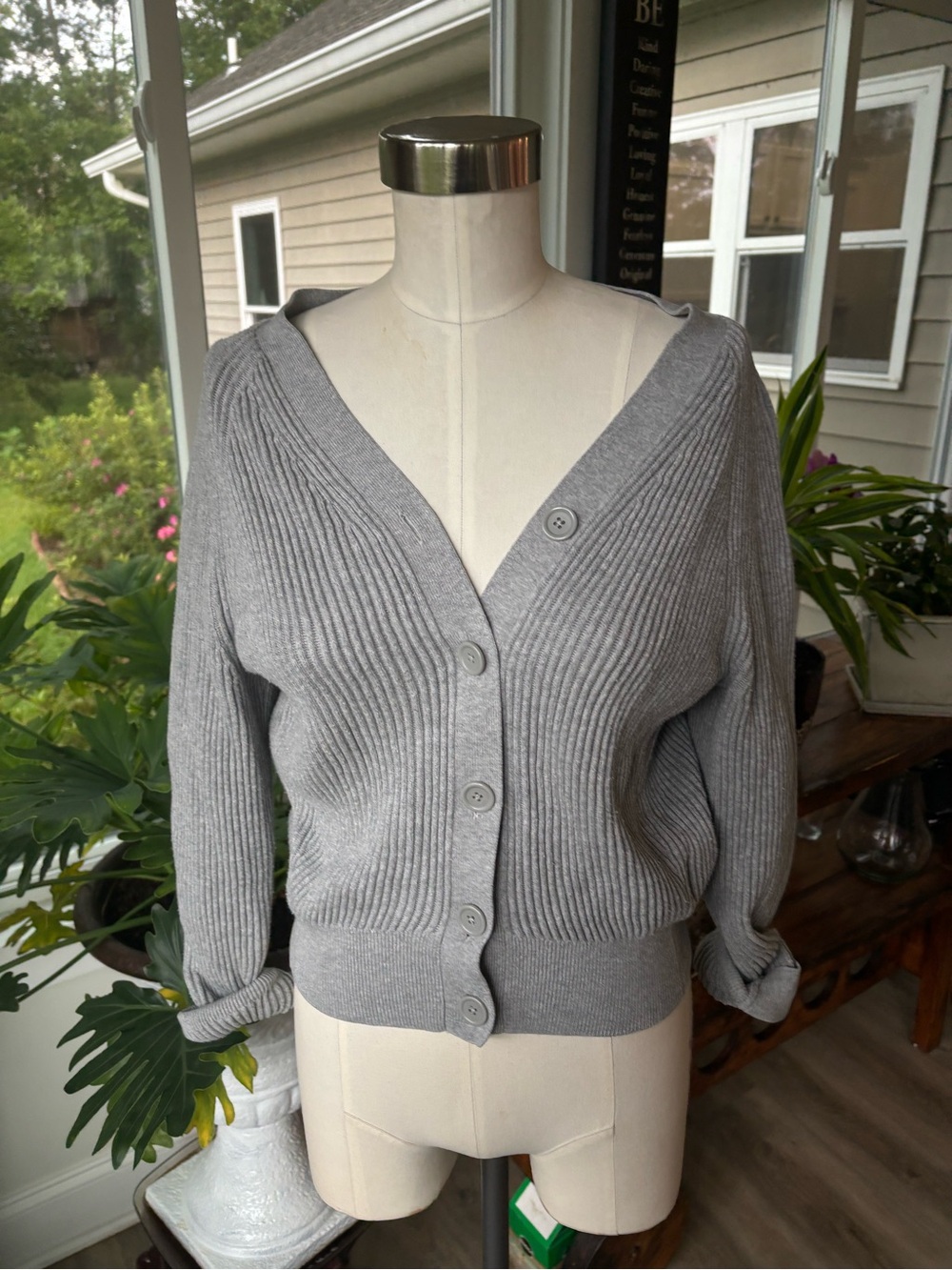 Uniqlo Light Gray Ribbed Button-Front Cardigan